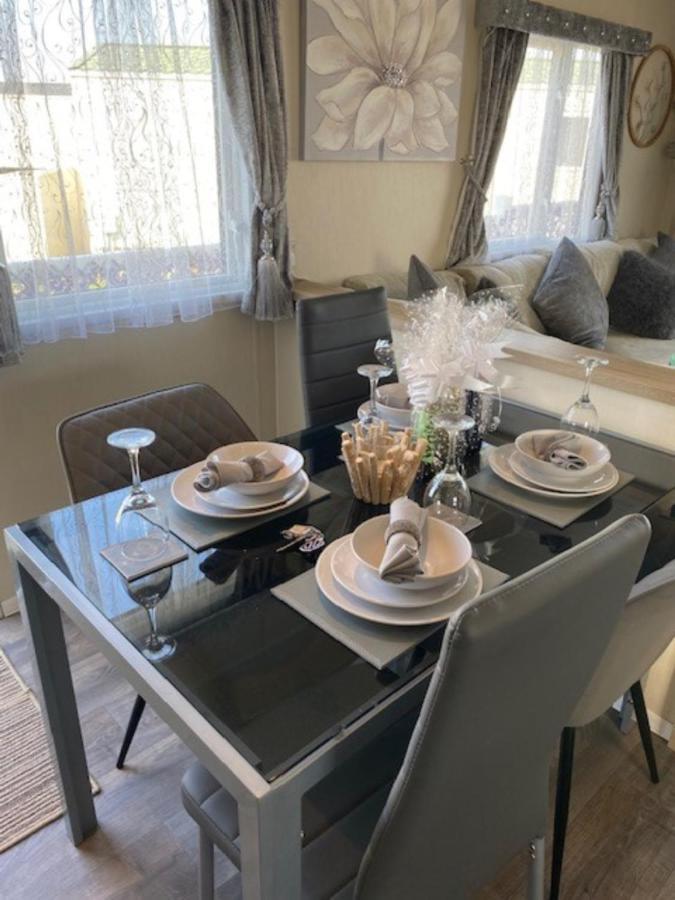 Beautiful Spacious Holiday Home - Romney Sands ニュー・ロムニー エクステリア 写真